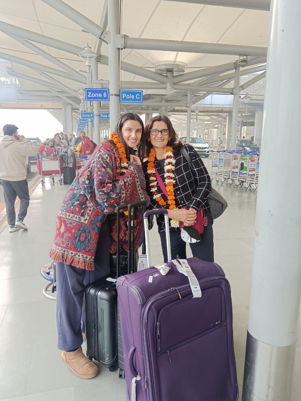 Garland welcome at Delhi airport for a Golden Triangle tour